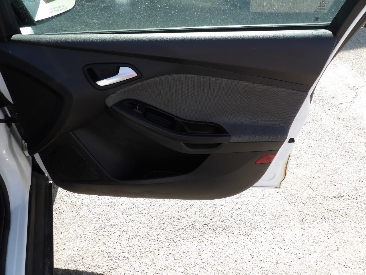 Ford Focus SE Sedan 2014