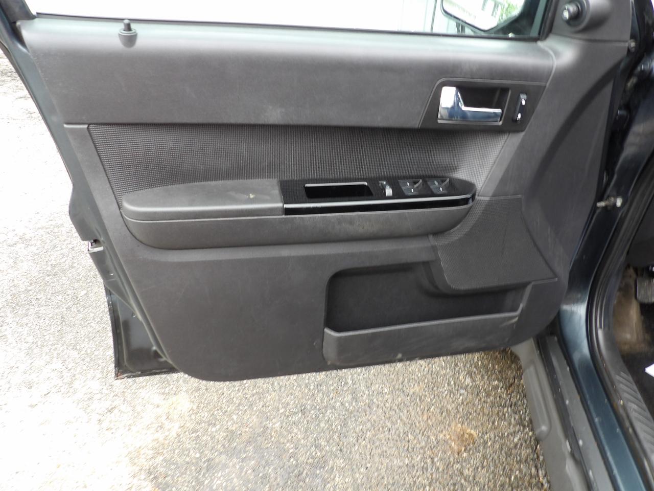 Ford Escape Limited FWD I4 2009