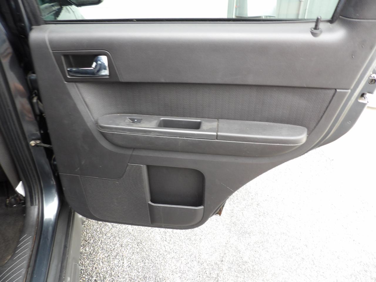 Ford Escape Limited FWD I4 2009