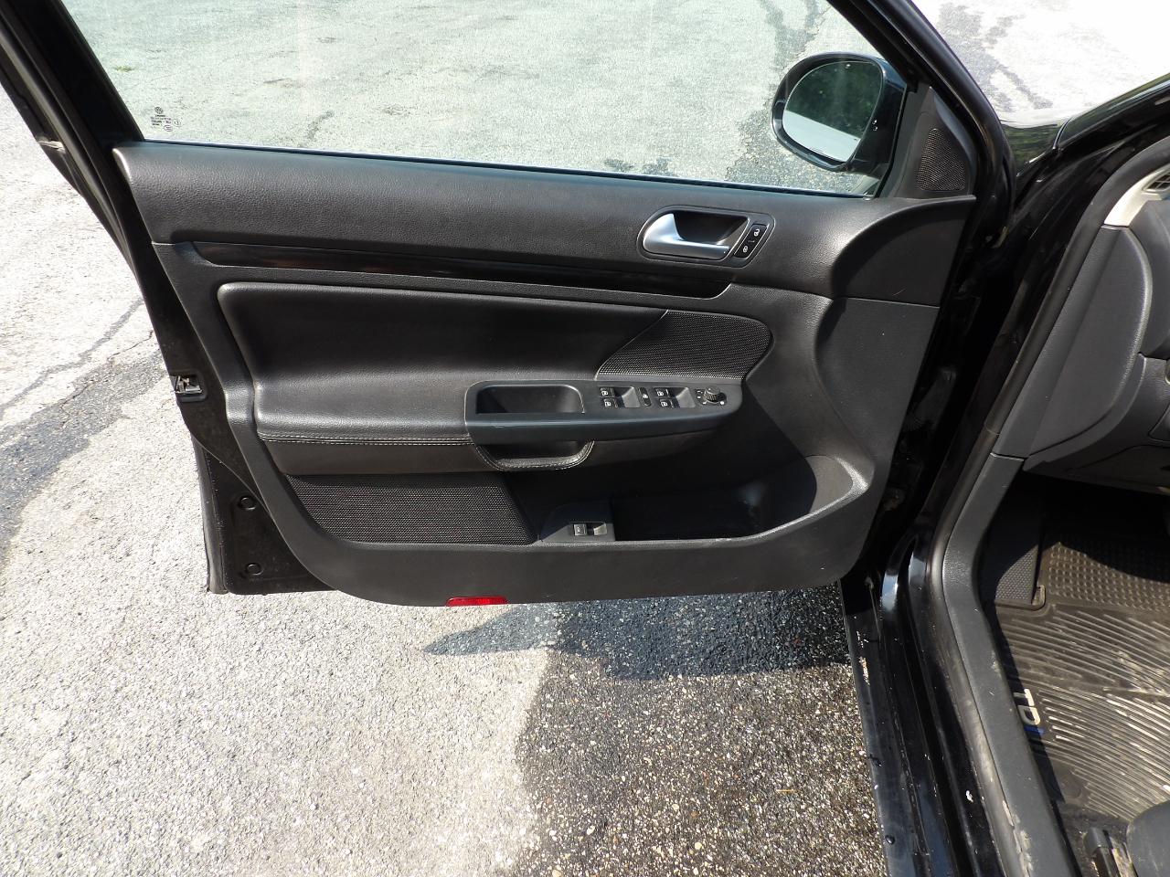 Volkswagen Jetta SportWagen 2.0L TDI 2013