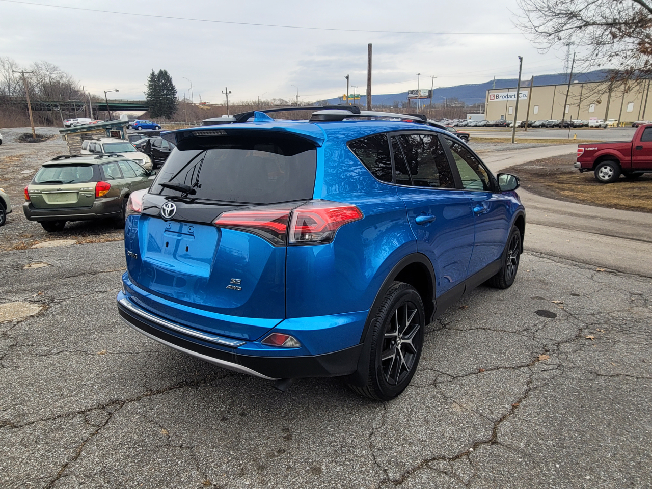 Toyota RAV4 SE 4WD 2018
