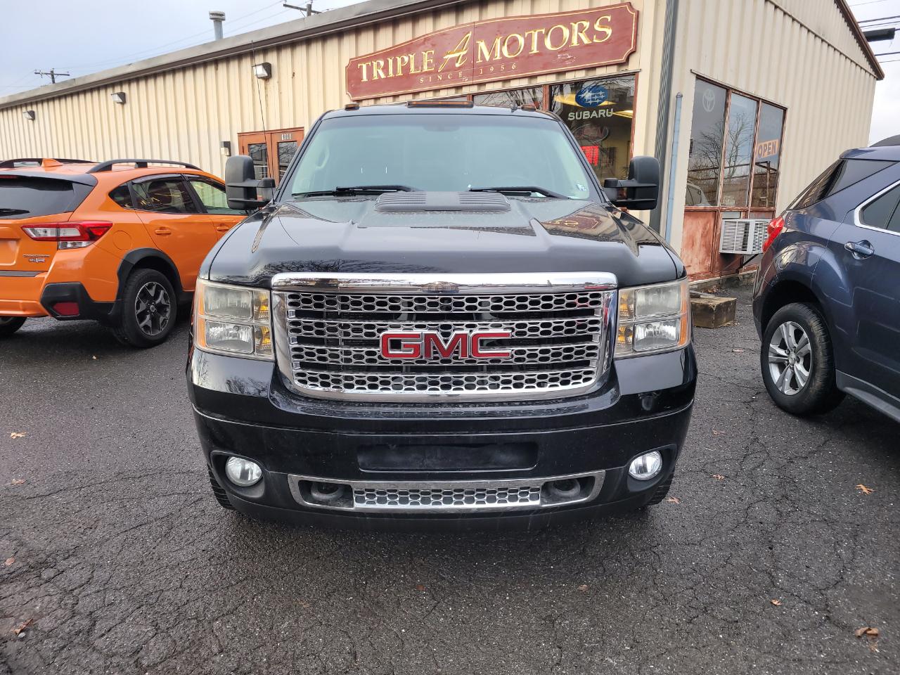 GMC Sierra 3500HD Denali Crew Cab SRW 4WD 2012