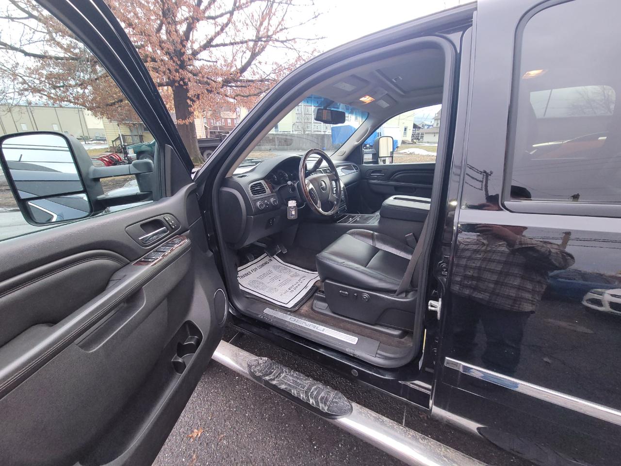 GMC Sierra 3500HD Denali Crew Cab SRW 4WD 2012