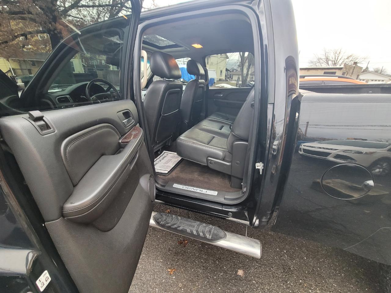 GMC Sierra 3500HD Denali Crew Cab SRW 4WD 2012