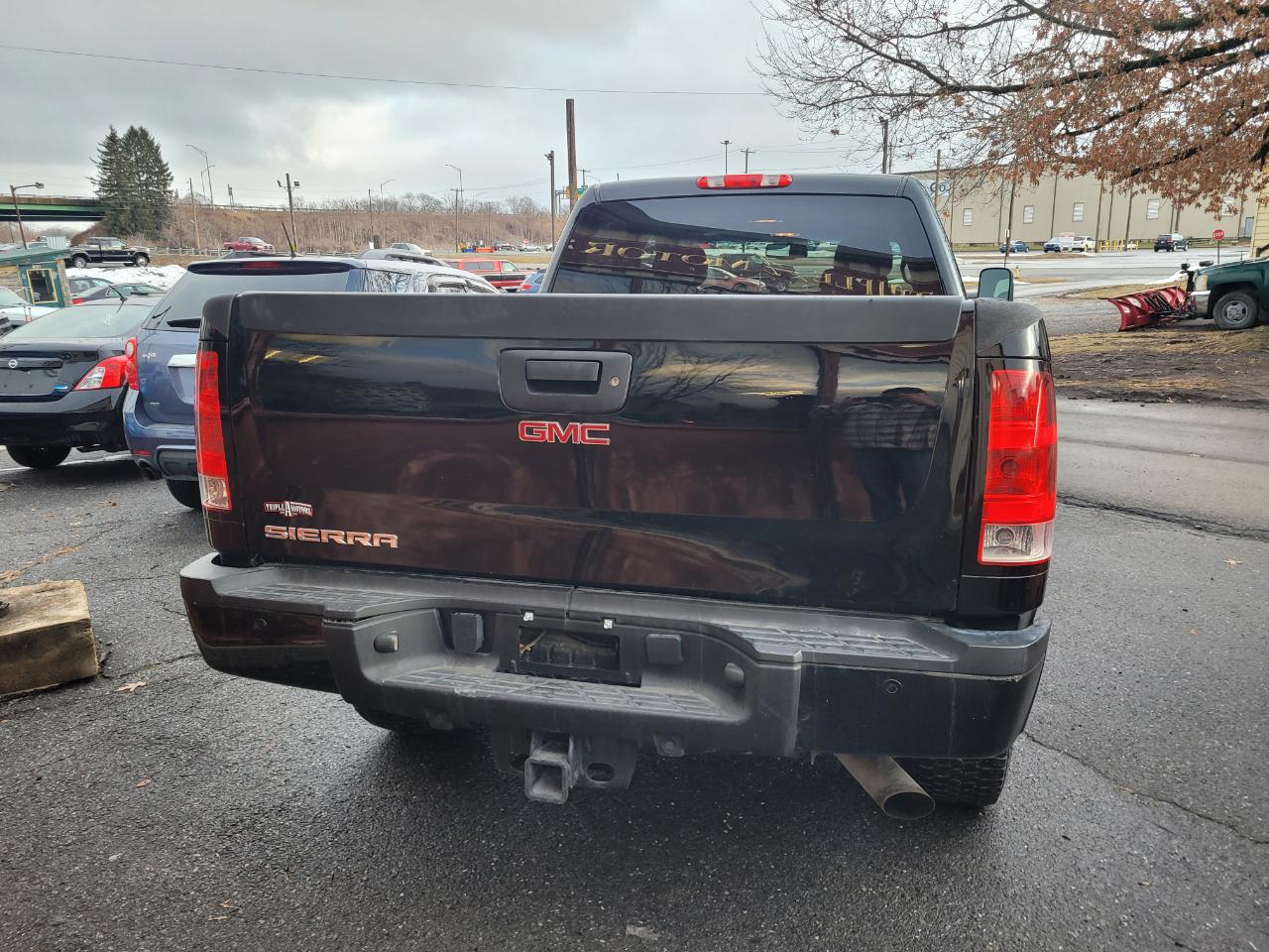 GMC Sierra 3500HD Denali Crew Cab SRW 4WD 2012