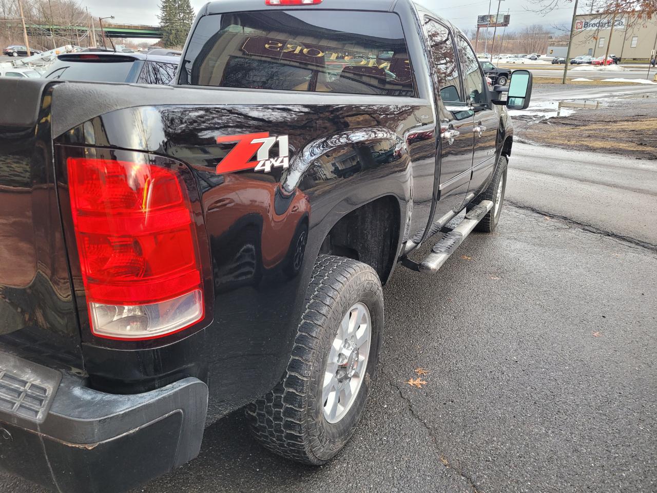 GMC Sierra 3500HD Denali Crew Cab SRW 4WD 2012