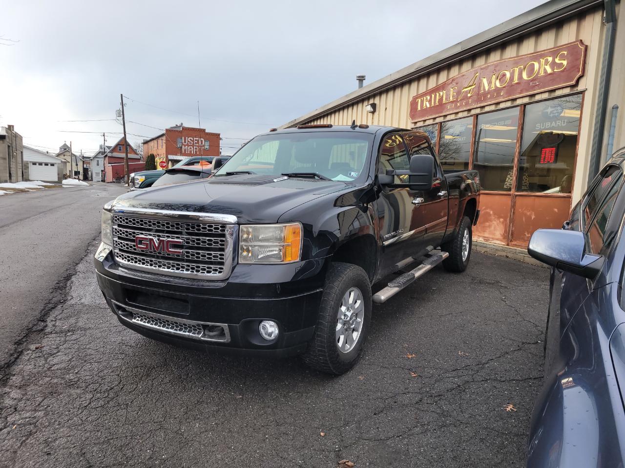GMC Sierra 3500HD Denali Crew Cab SRW 4WD 2012