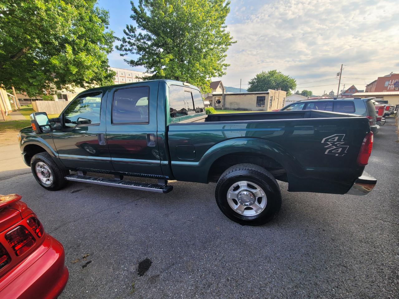 Ford F-250 SD XLT Crew Cab 4WD 2011