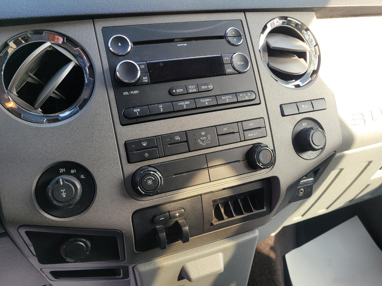 Ford F-250 SD XLT Crew Cab 4WD 2011
