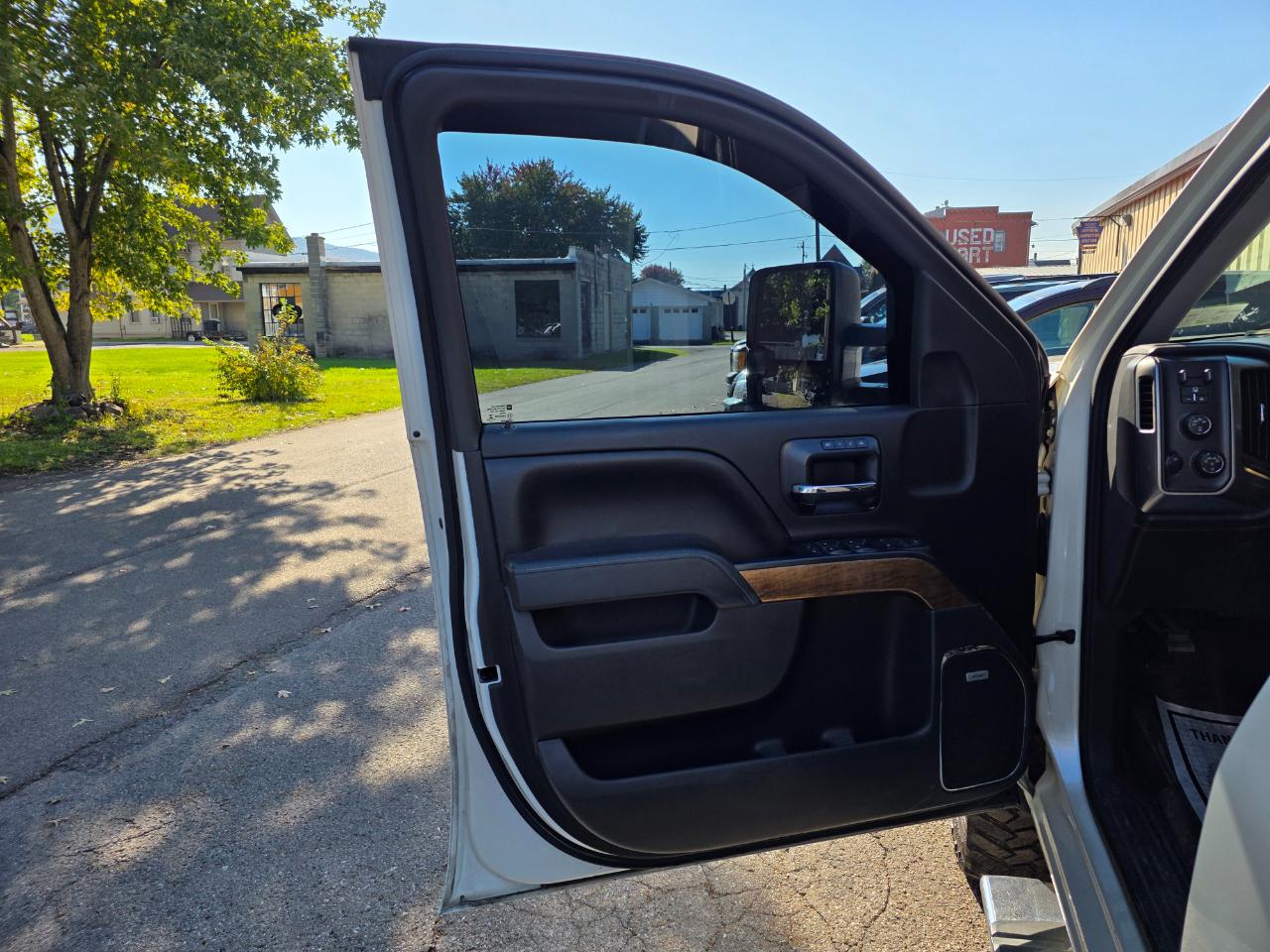 Chevrolet Silverado 1500 2LZ Crew Cab 4WD 2014
