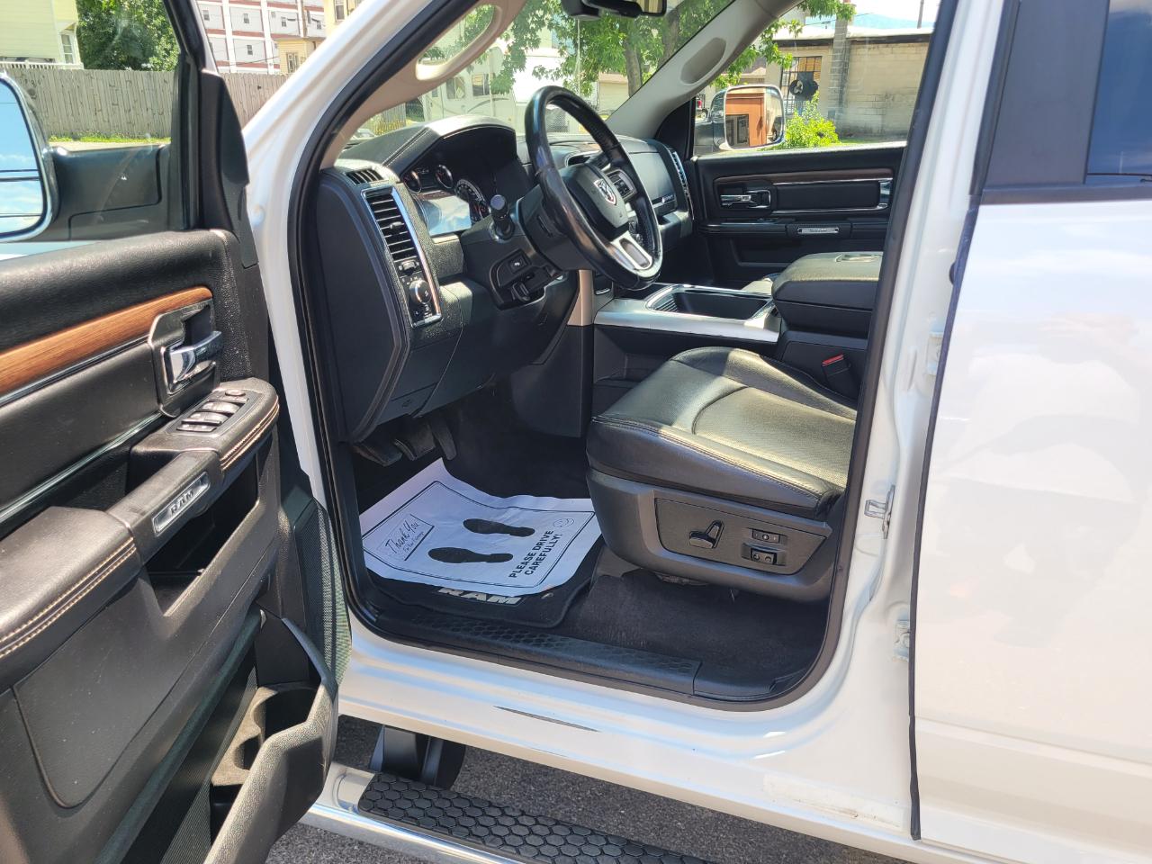 RAM 3500 Laramie Crew Cab LWB 4WD DRW 2017