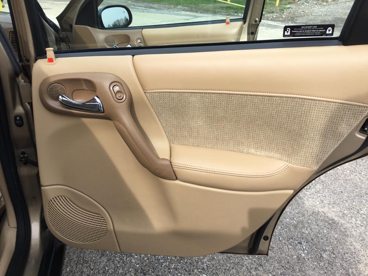 Saturn L-Series Wagon LW200 2002