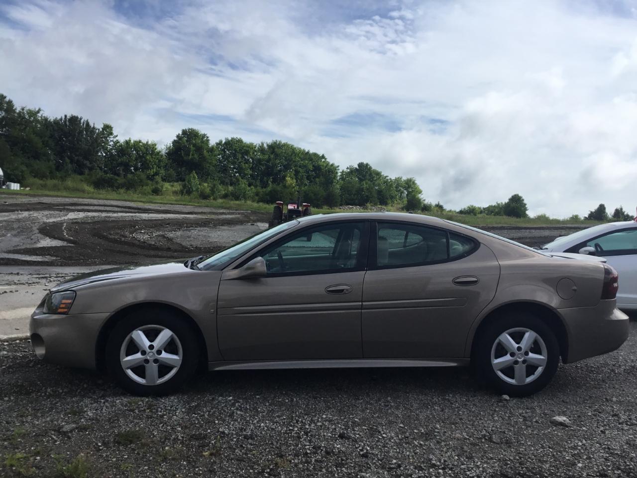 Pontiac Grand Prix Sedan 2007