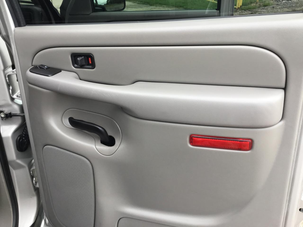 Chevrolet Suburban 1500 2WD 2006