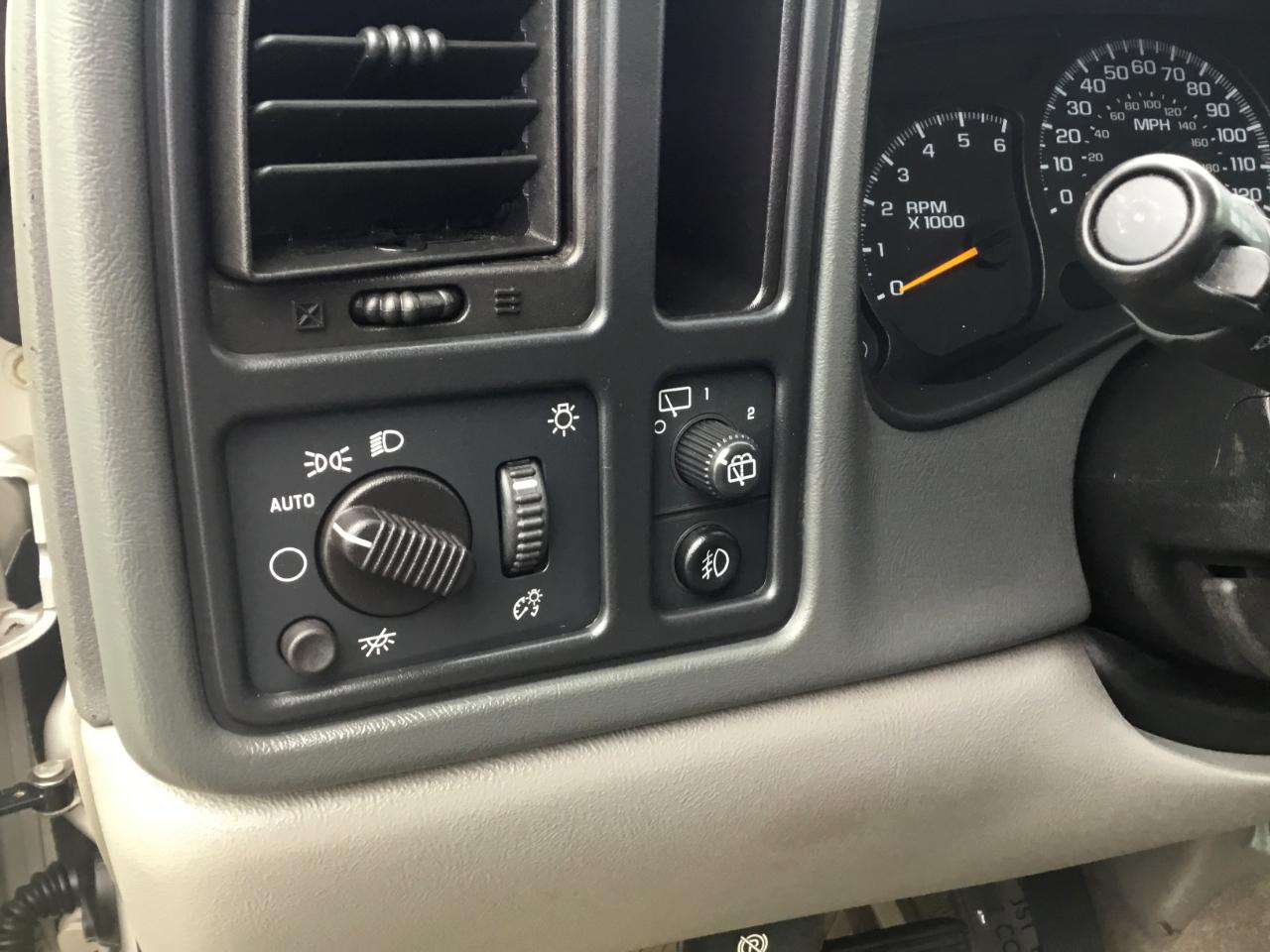 Chevrolet Suburban 1500 2WD 2006