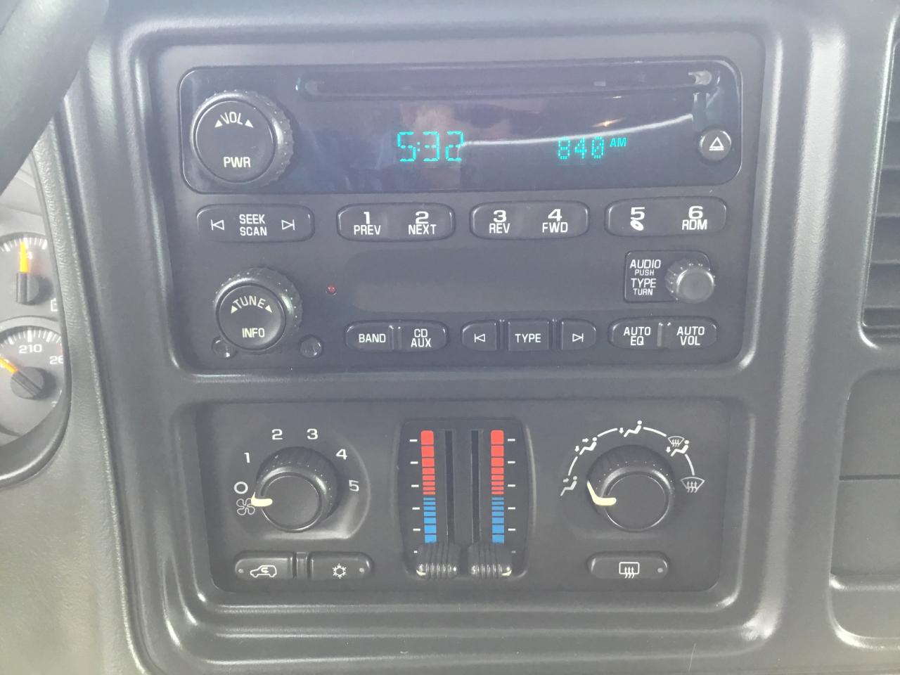 Chevrolet Suburban 1500 2WD 2006