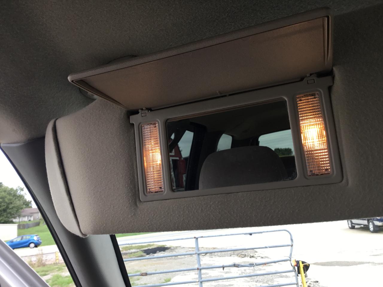 Chevrolet Suburban 1500 2WD 2006