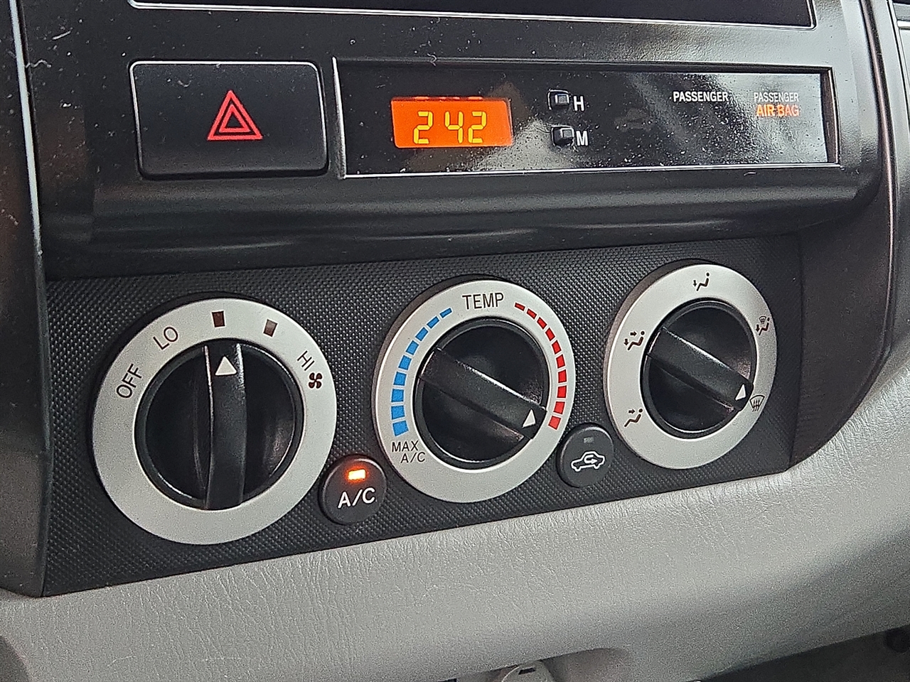 Toyota Tacoma PreRunner Double Cab Auto 2WD 2011