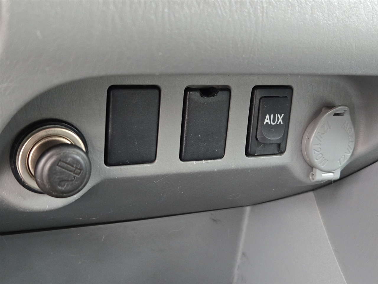 Toyota Tacoma PreRunner Double Cab Auto 2WD 2011