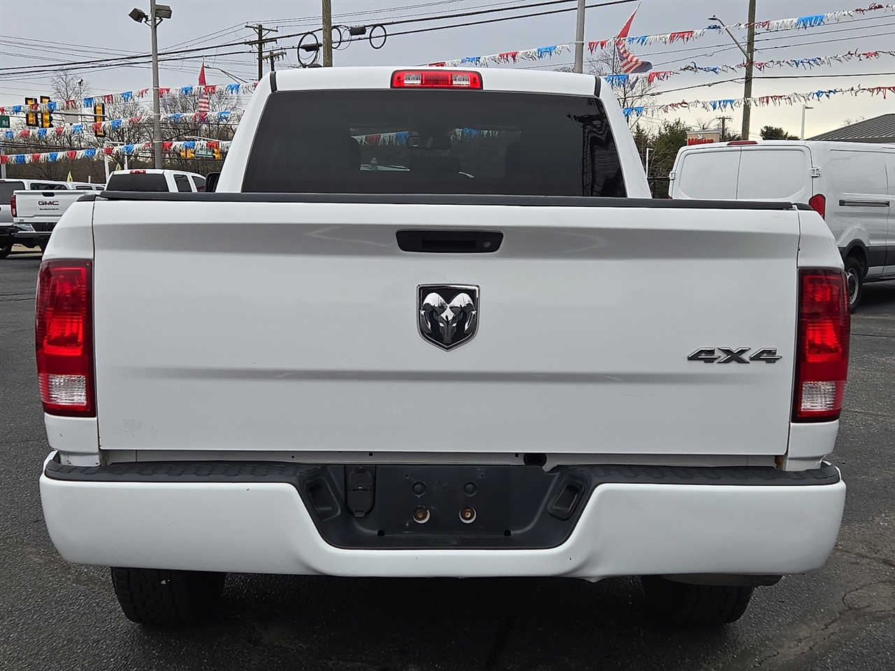 RAM 1500 Tradesman Quad Cab 4WD 2016