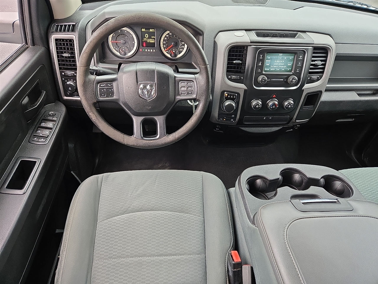 RAM 1500 Tradesman Quad Cab 4WD 2016