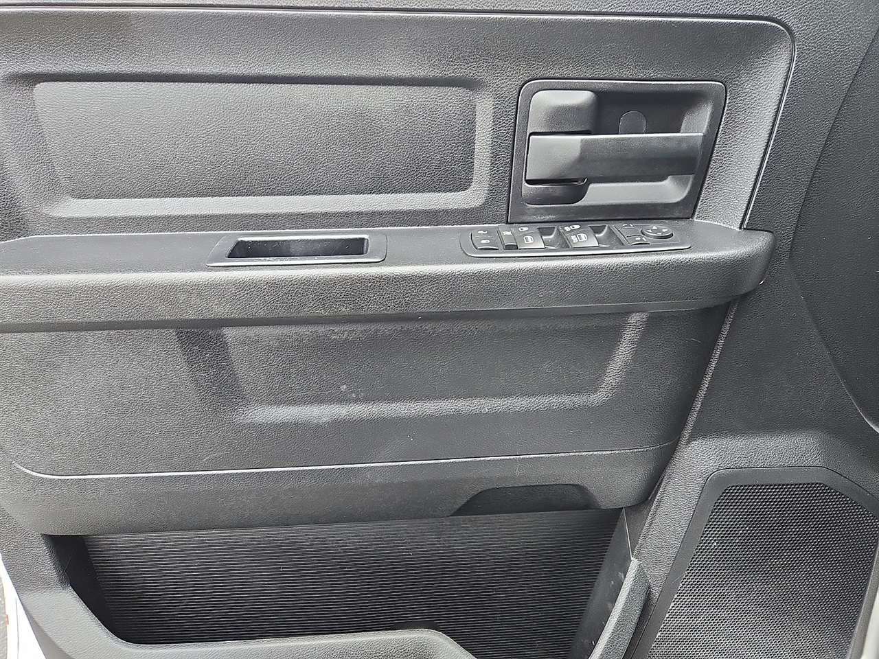 RAM 1500 Tradesman Quad Cab 4WD 2016