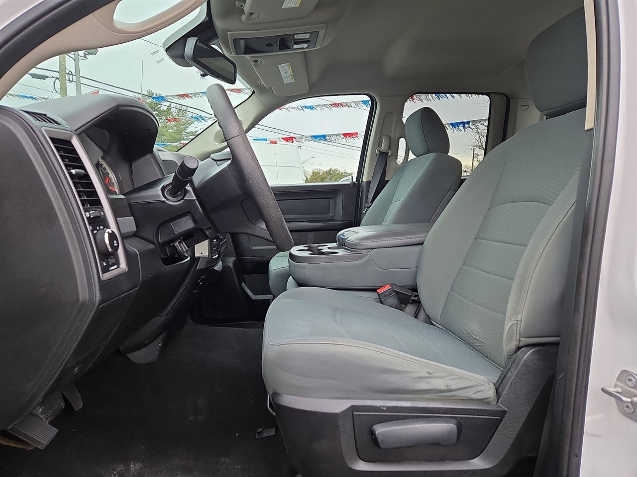 RAM 1500 Tradesman Quad Cab 4WD 2016