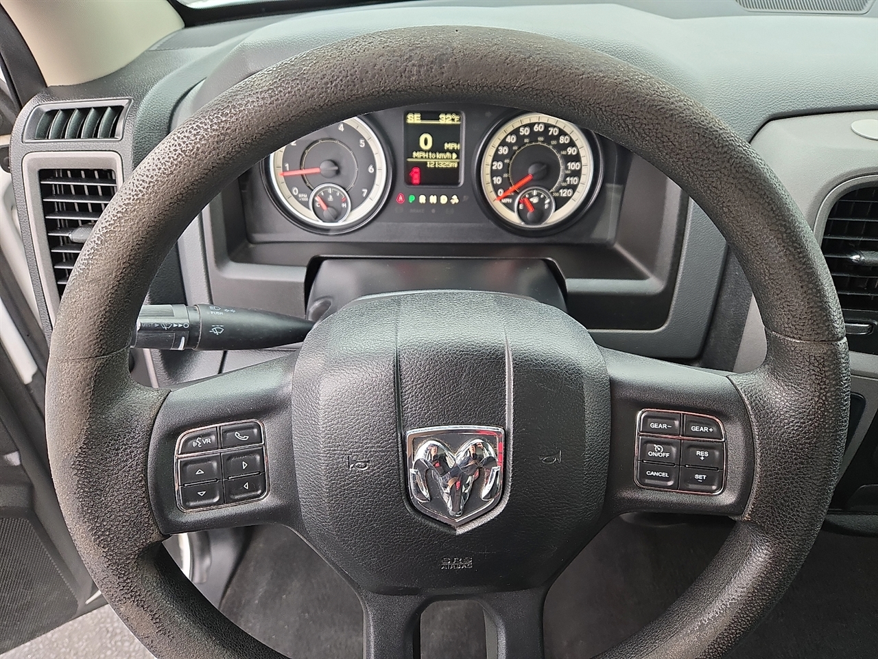 RAM 1500 Tradesman Quad Cab 4WD 2016