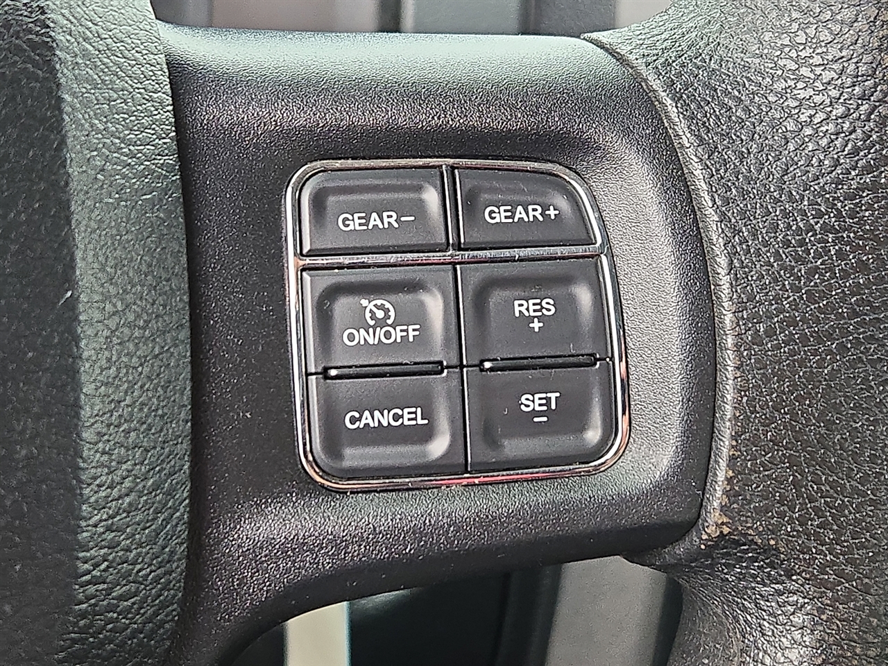 RAM 1500 Tradesman Quad Cab 4WD 2016