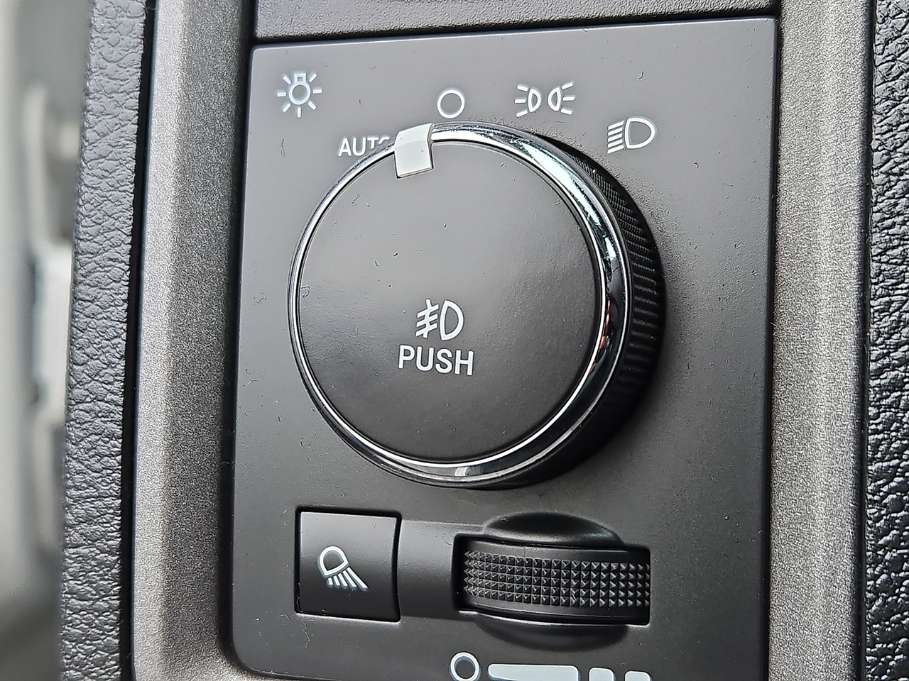 RAM 1500 Tradesman Quad Cab 4WD 2016