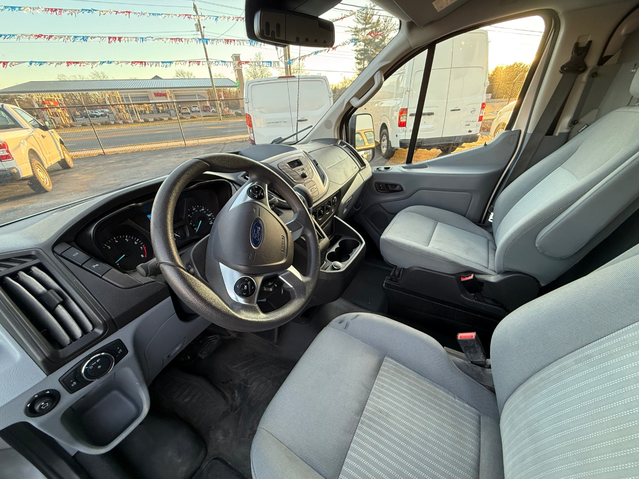 Ford Transit 250 Van Low Roof w/Sliding Pass. 130-in. WB 2019