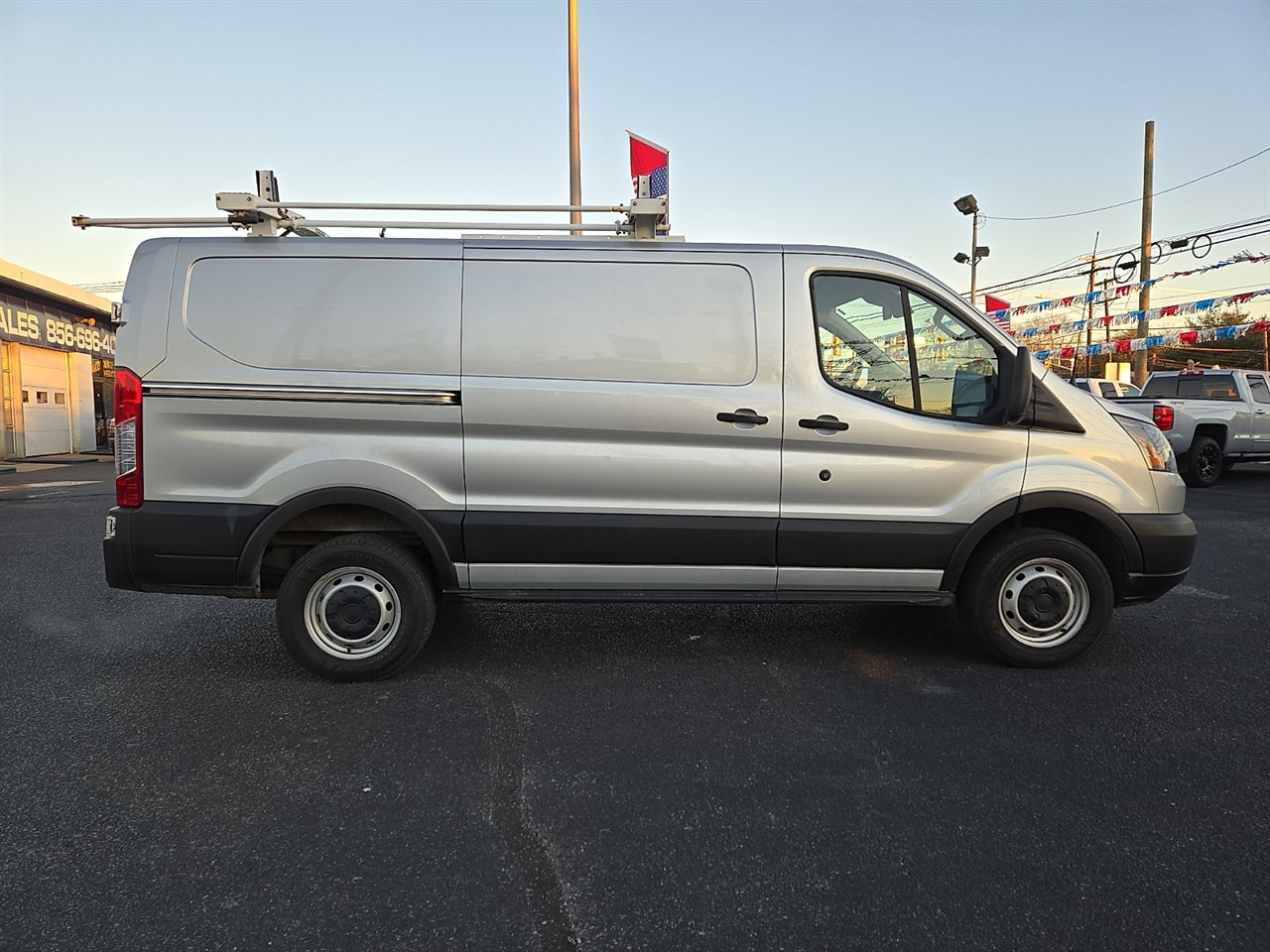 Ford Transit 250 Van Low Roof w/Sliding Pass. 130-in. WB 2019