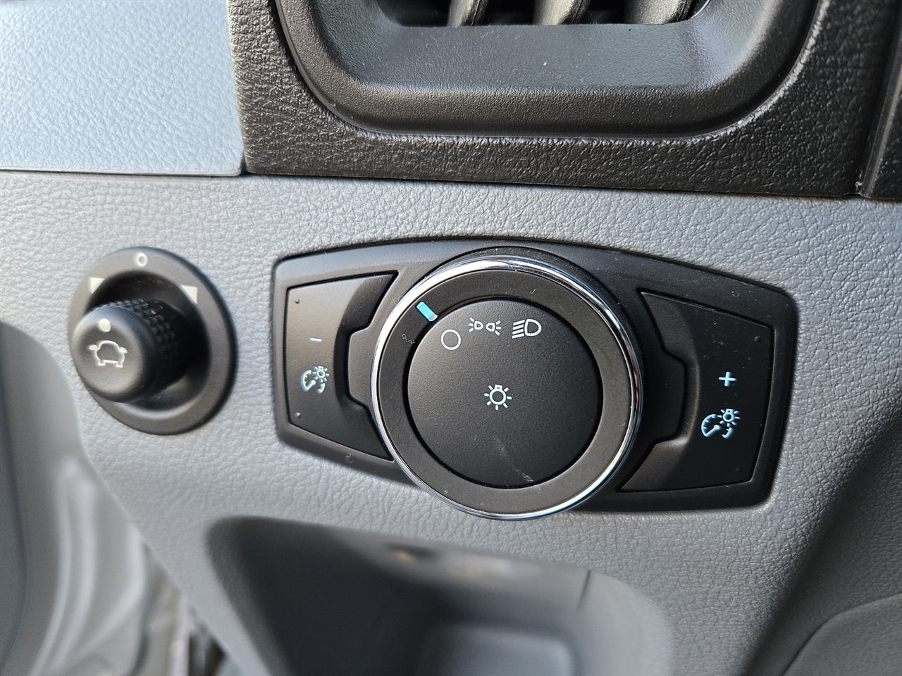 Ford Transit 250 Van Low Roof w/Sliding Pass. 130-in. WB 2019