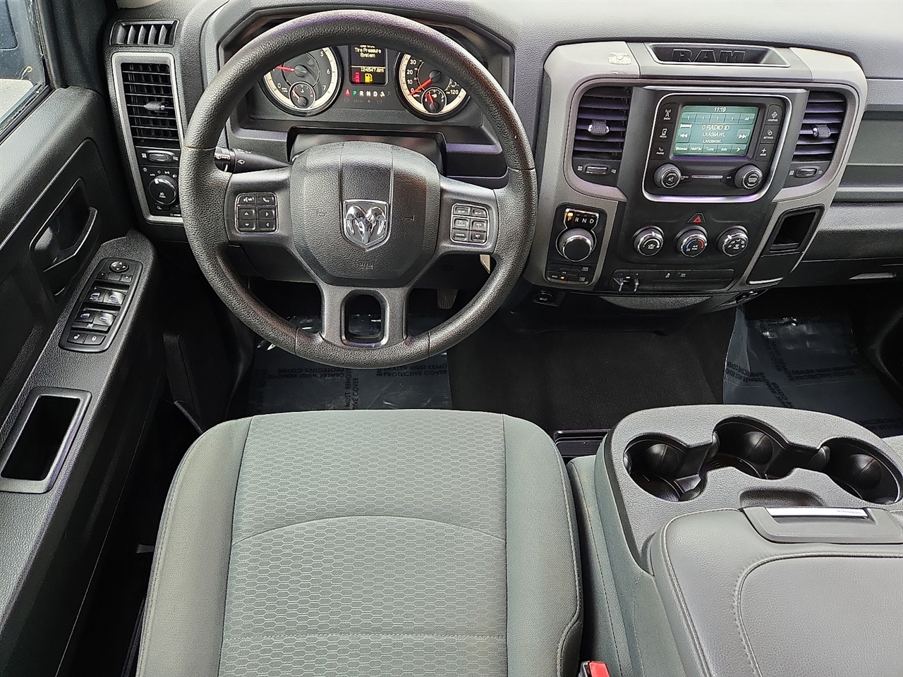 RAM 1500 Tradesman Crew Cab SWB 4WD 2017