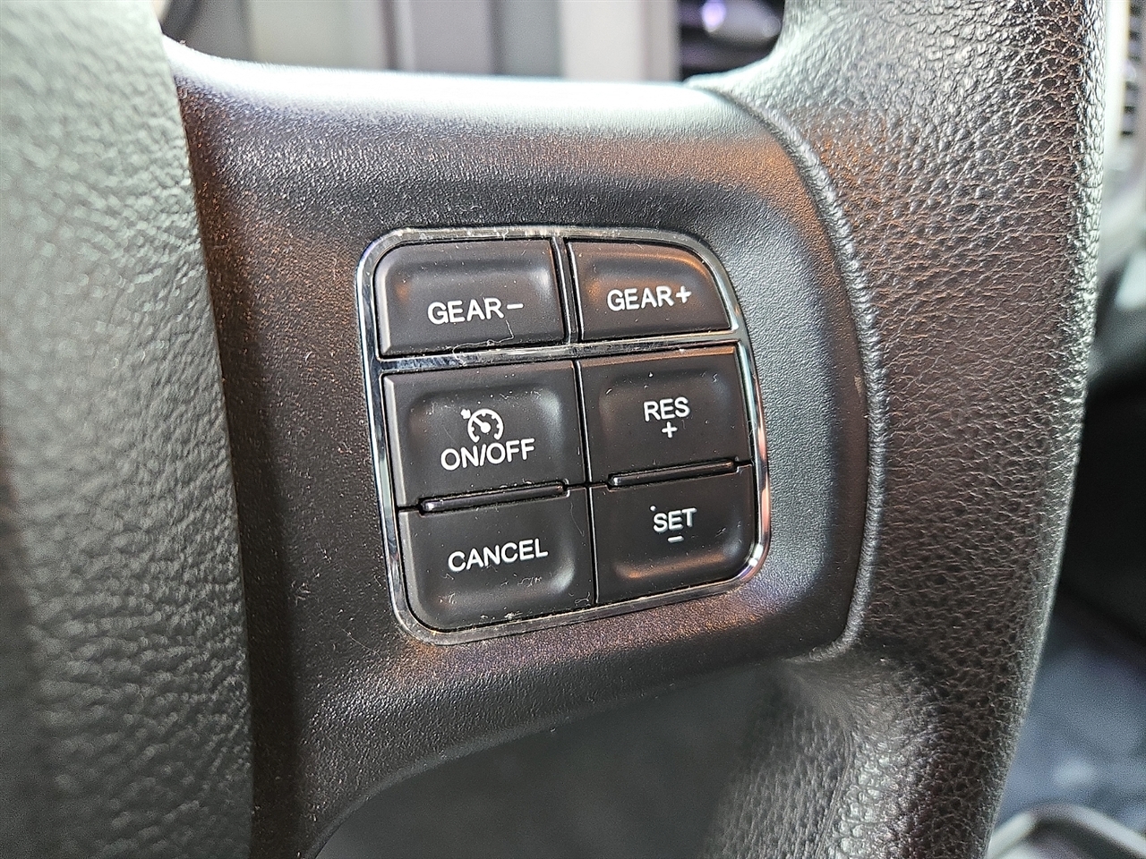 RAM 1500 Tradesman Crew Cab SWB 4WD 2017