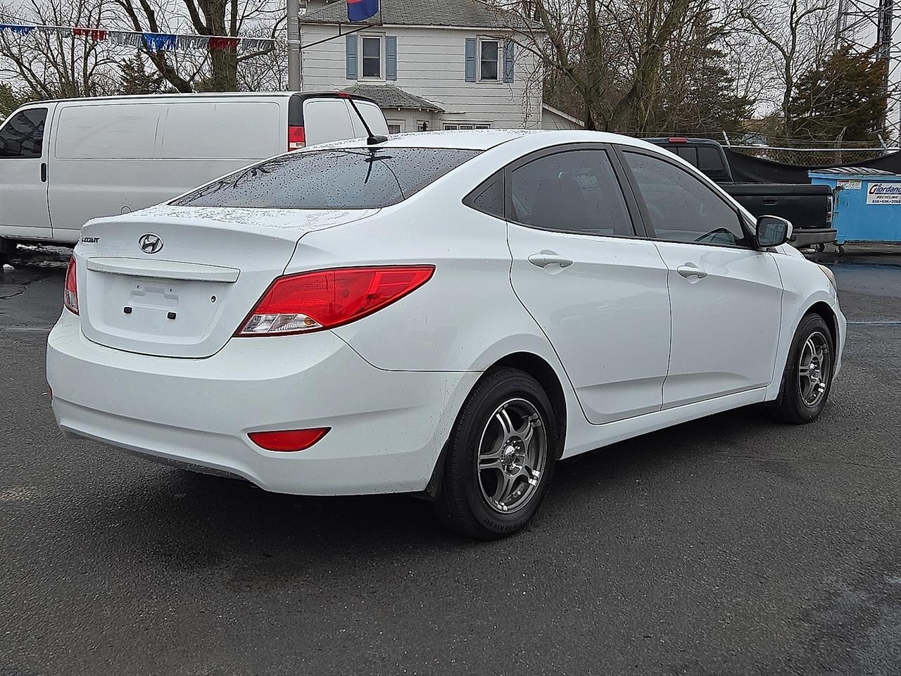 Hyundai Accent SE 4-Door 6A 2016