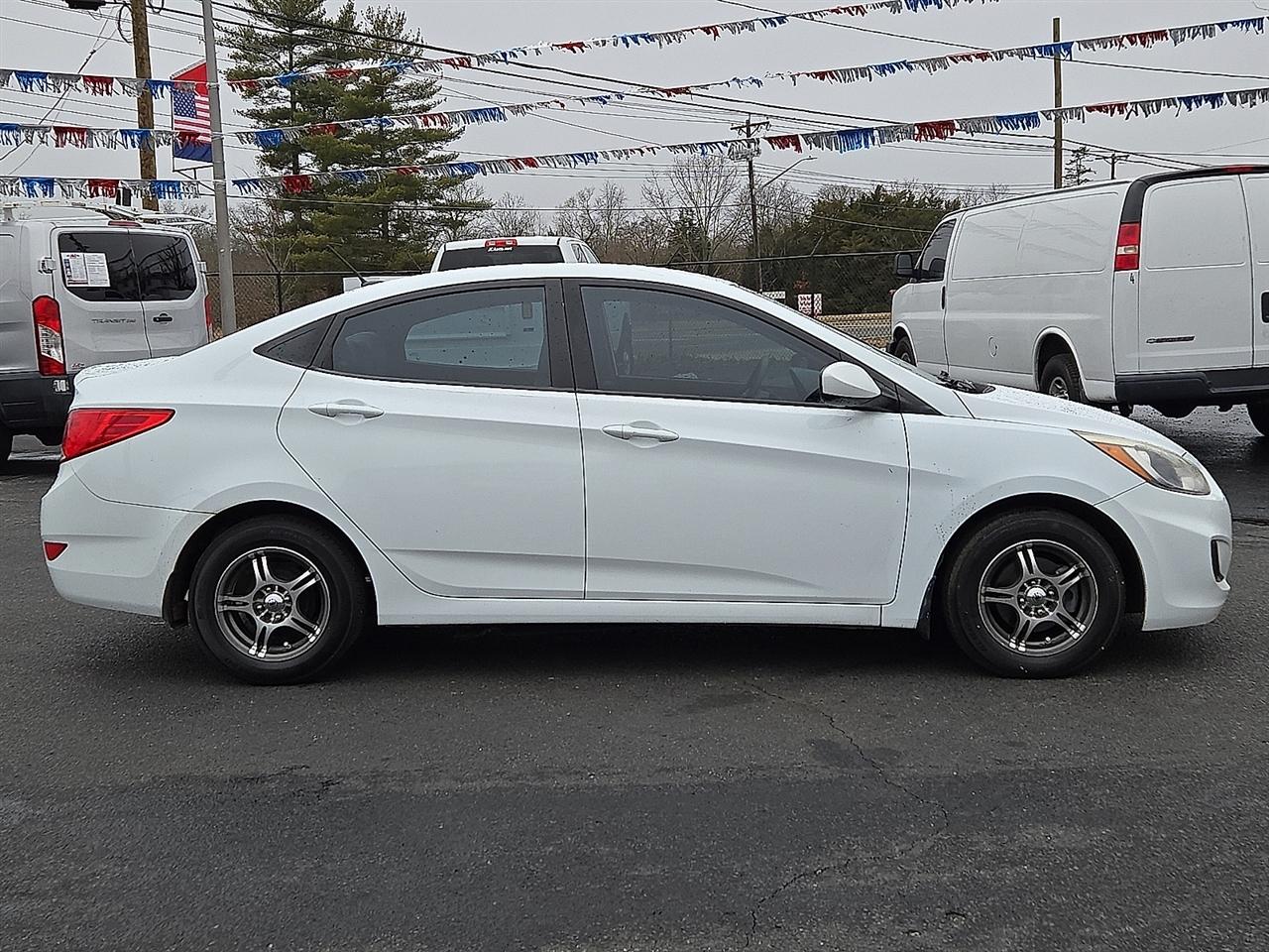 Hyundai Accent SE 4-Door 6A 2016
