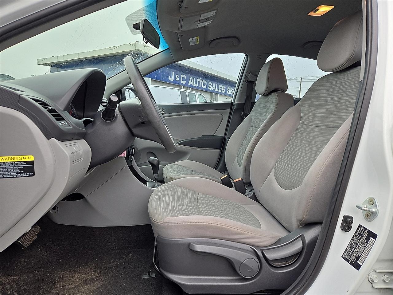 Hyundai Accent SE 4-Door 6A 2016