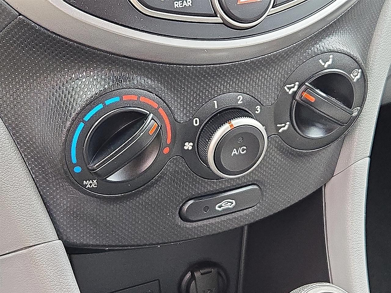 Hyundai Accent SE 4-Door 6A 2016