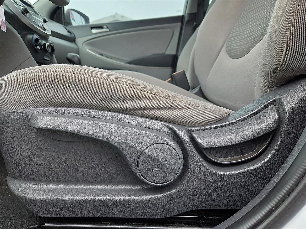 Hyundai Accent SE 4-Door 6A 2016