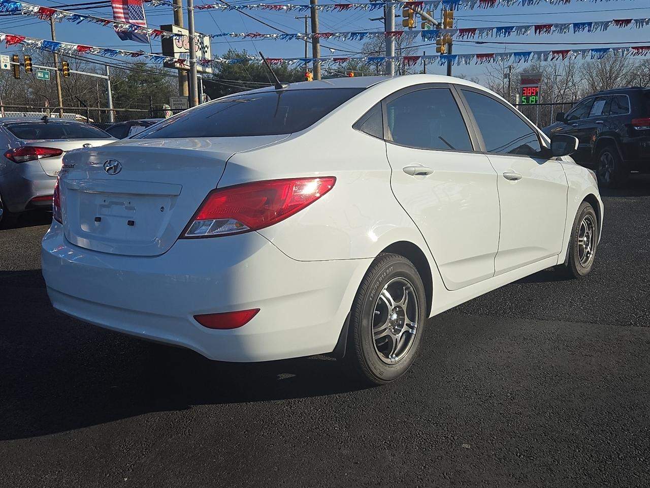 Hyundai Accent SE 4-Door 6A 2016