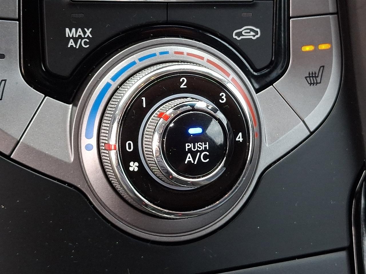 Hyundai Elantra GS Coupe A/T 2013