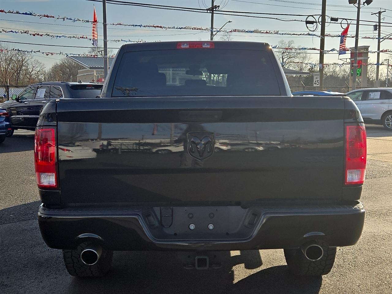 RAM 1500 Tradesman Crew Cab SWB 4WD 2017