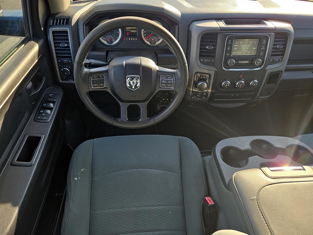 RAM 1500 Tradesman Crew Cab SWB 4WD 2017