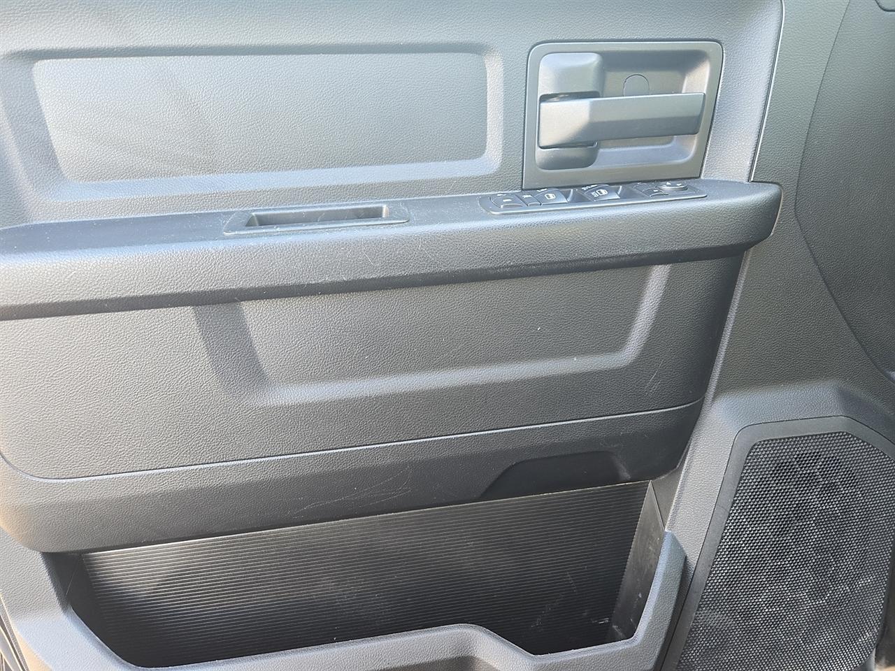 RAM 1500 Tradesman Crew Cab SWB 4WD 2017