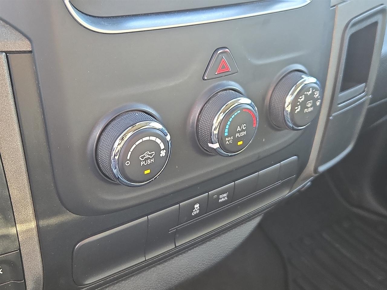 RAM 1500 Tradesman Crew Cab SWB 4WD 2017