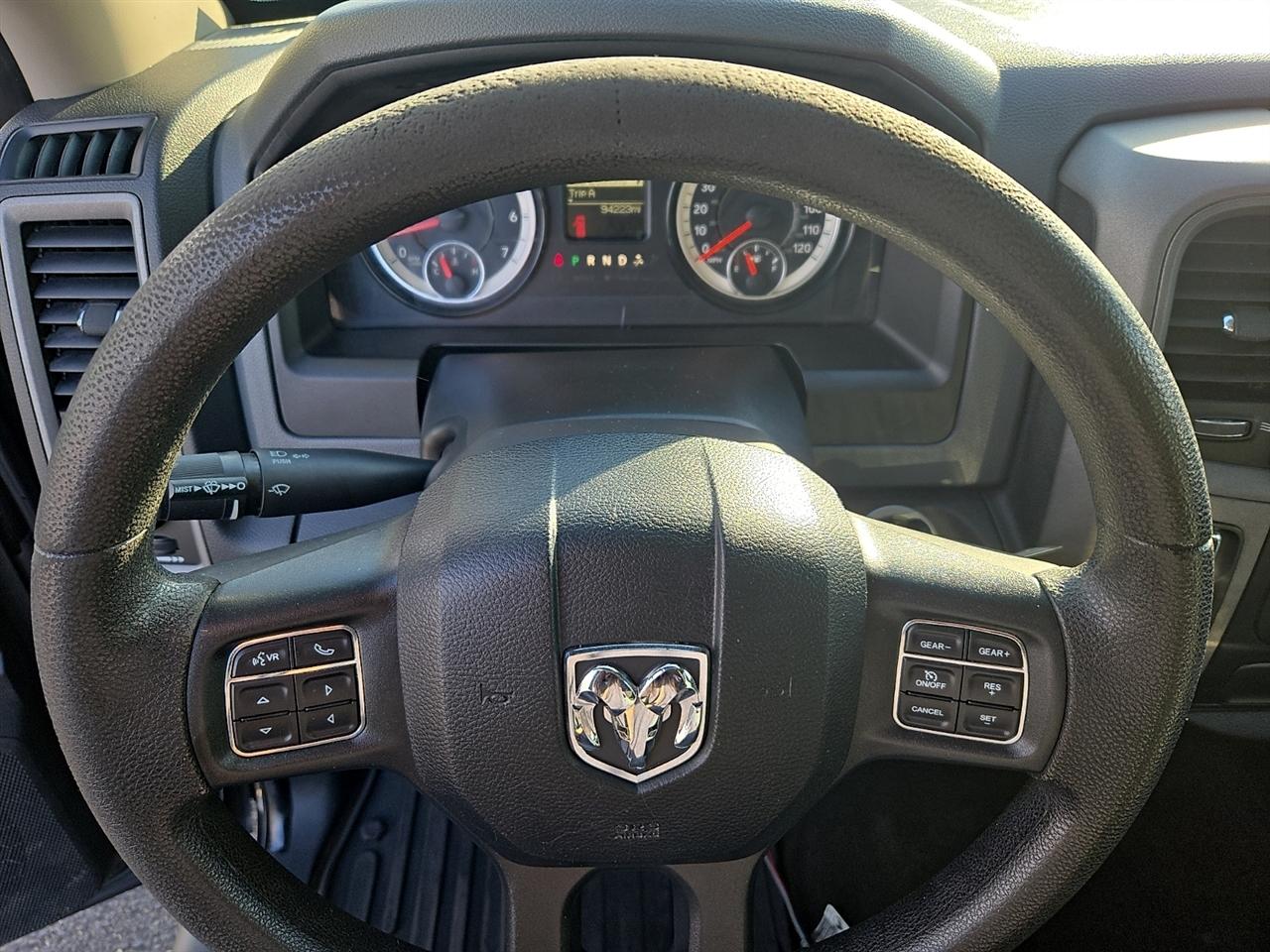 RAM 1500 Tradesman Crew Cab SWB 4WD 2017