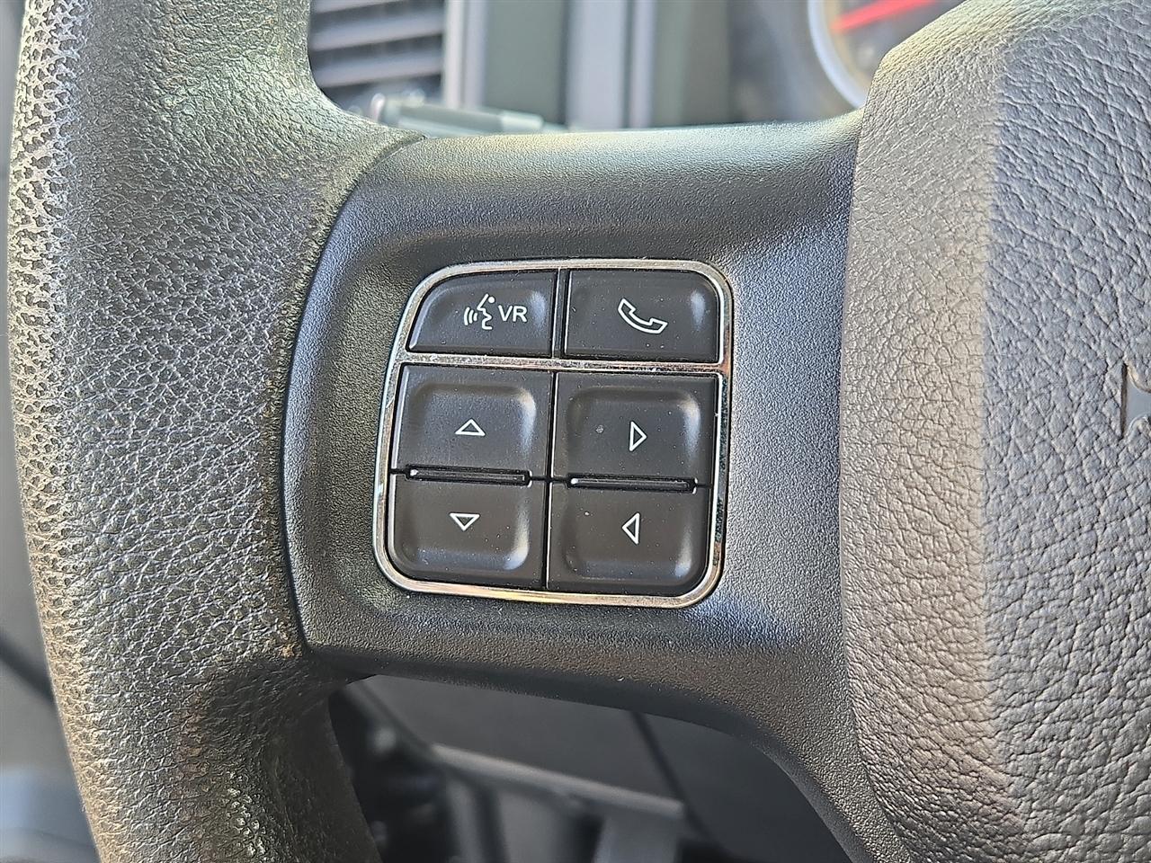 RAM 1500 Tradesman Crew Cab SWB 4WD 2017