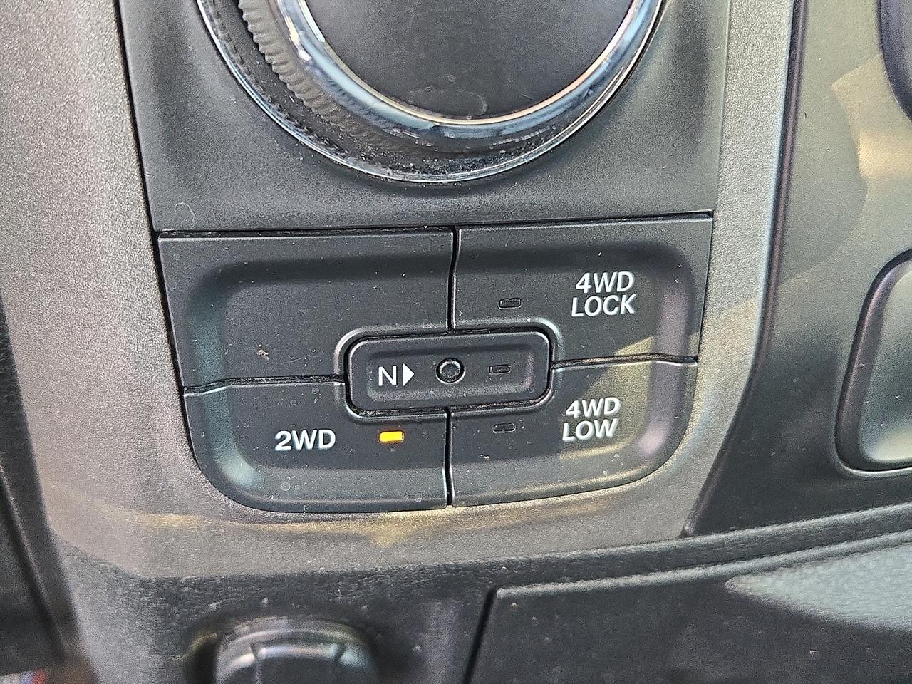 RAM 1500 Tradesman Crew Cab SWB 4WD 2017