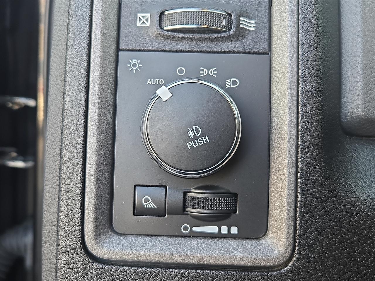 RAM 1500 Tradesman Crew Cab SWB 4WD 2017